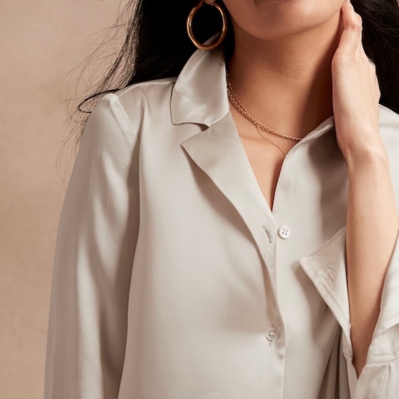 Banana Republic 100% Silk Blouse - Picture 3 of 13